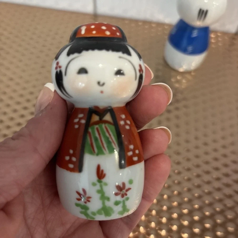 Vtg Retro MCM Kitschy Kokeshi Doll Salt‎ & Pepper Shakers Glaze Made In Japan
